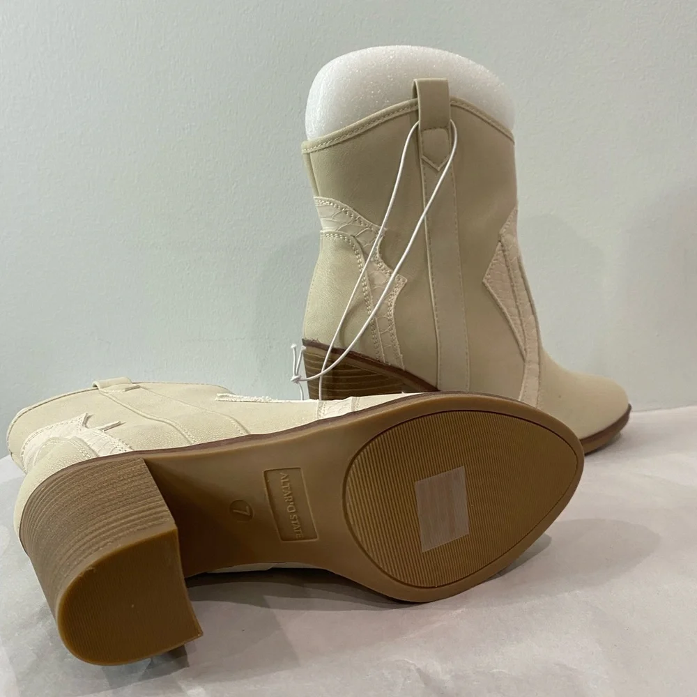 MIA Simmone Cowboy Boots ivory